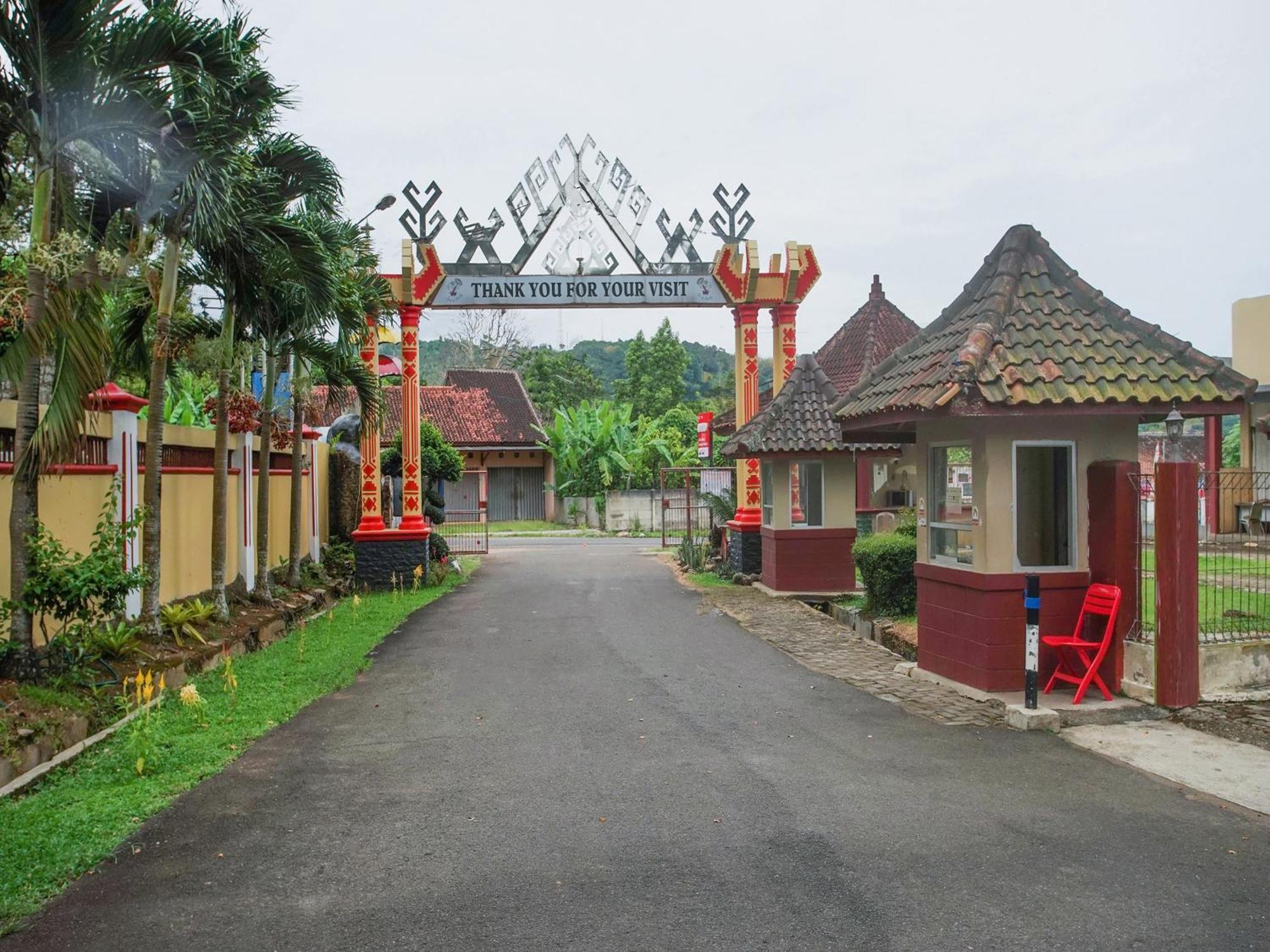 Collection O 89999 Hotel Bumi Kedaton Resort Bandar Lampung Bagian luar foto